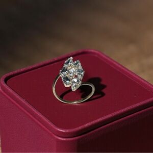 Elegant Gold Cluster Ring